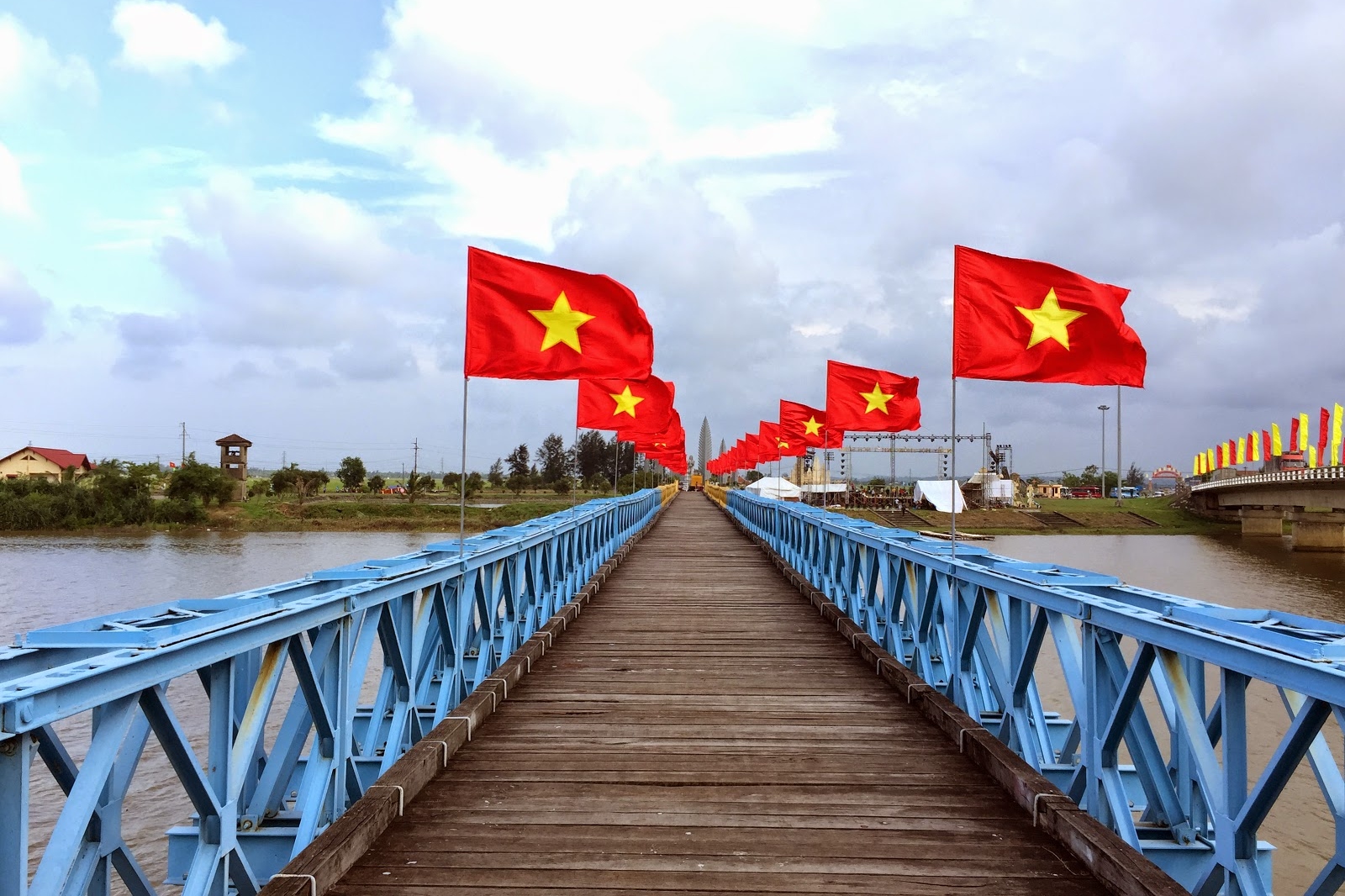 越南非軍事化區歷史遺址豪華小團遊（順化出發）