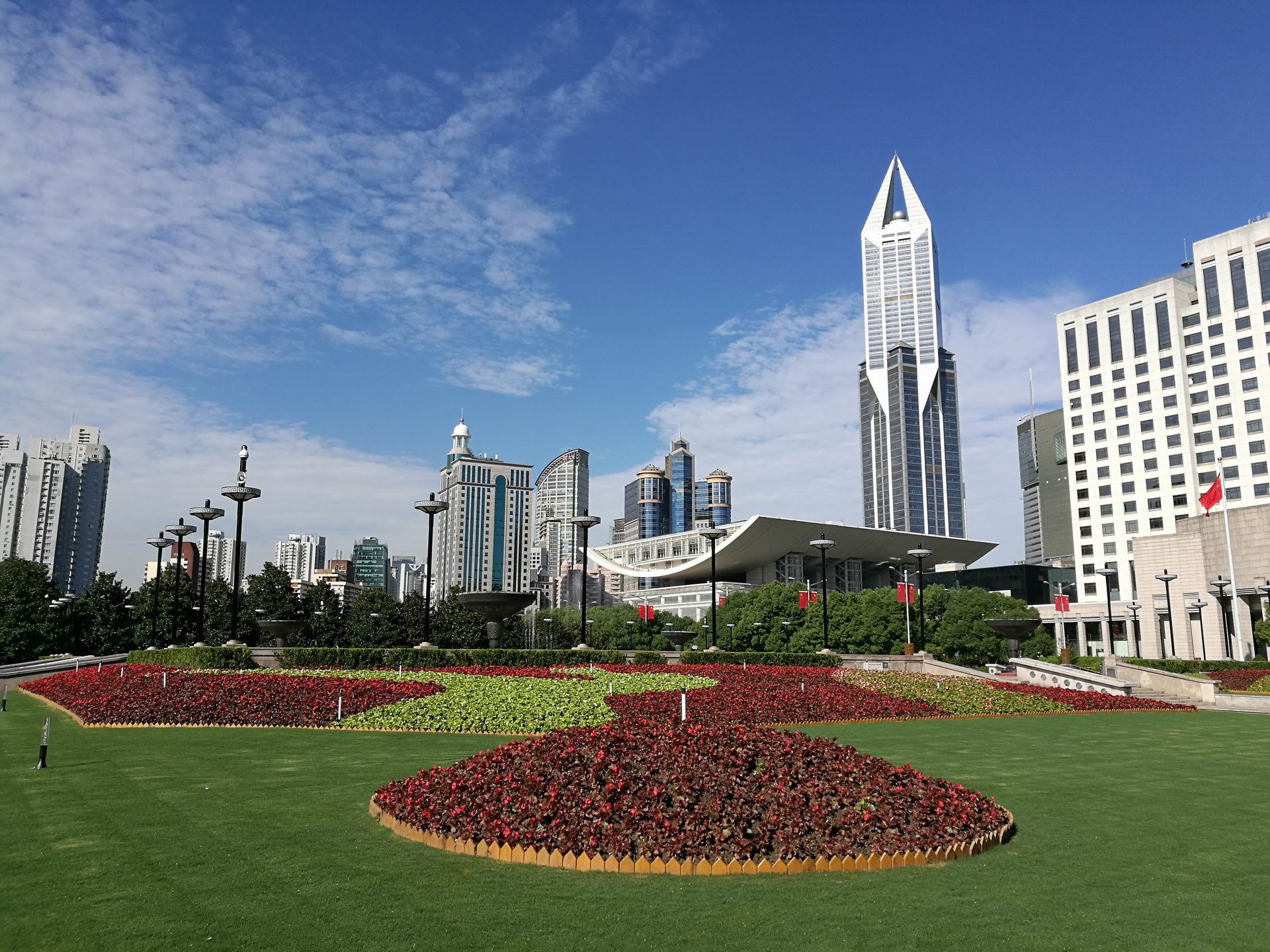 上海嵐靈花鳥市場+人民公園+玉佛禪寺+城隍廟+南京路+外灘 私人導覽一日遊