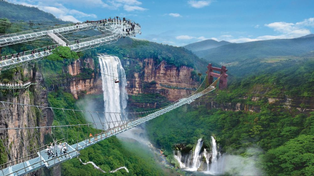 雲天玻霸：空中探險項目包含叢林飛躍（垂直高差263米）、步步驚心懸索橋、16米懸崖鞦韆等，從瀑布頂端滑翔而下，穿越3.13公里，飛躍9條瀑布，挑戰膽量與勇氣的極限。