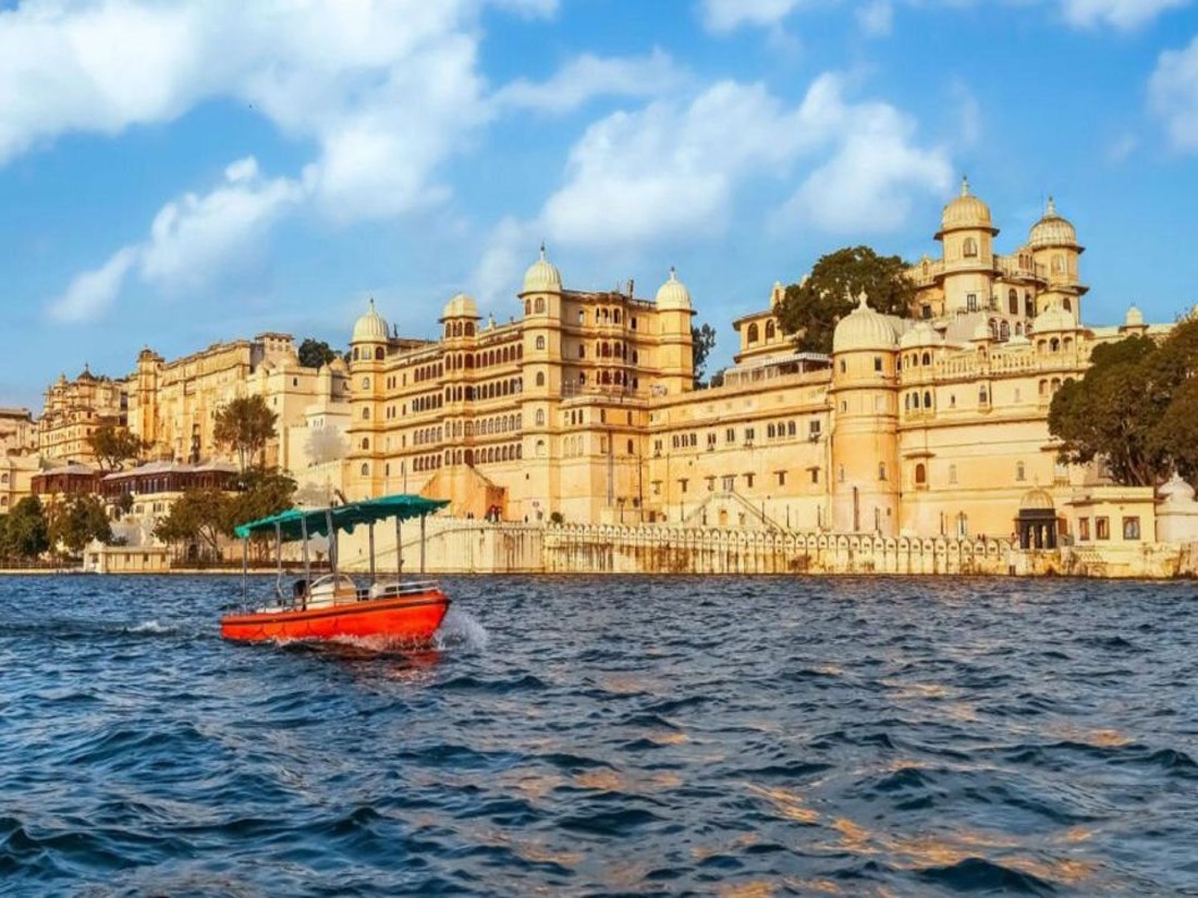 Explore Udaipur: Full-Day Guided Tour with Local Insights