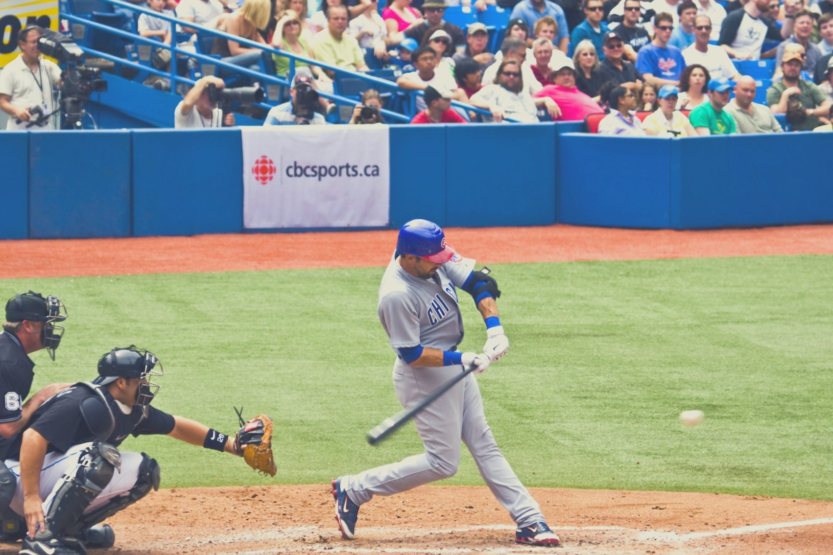 在棒球界最具歷史意義的球場之一——瑞格利球場,現場觀看芝加哥小熊隊的精彩比賽。 在棒球界最具歷史意義的球場之一——瑞格利球場,現場觀看芝加哥小熊隊的精彩比賽。