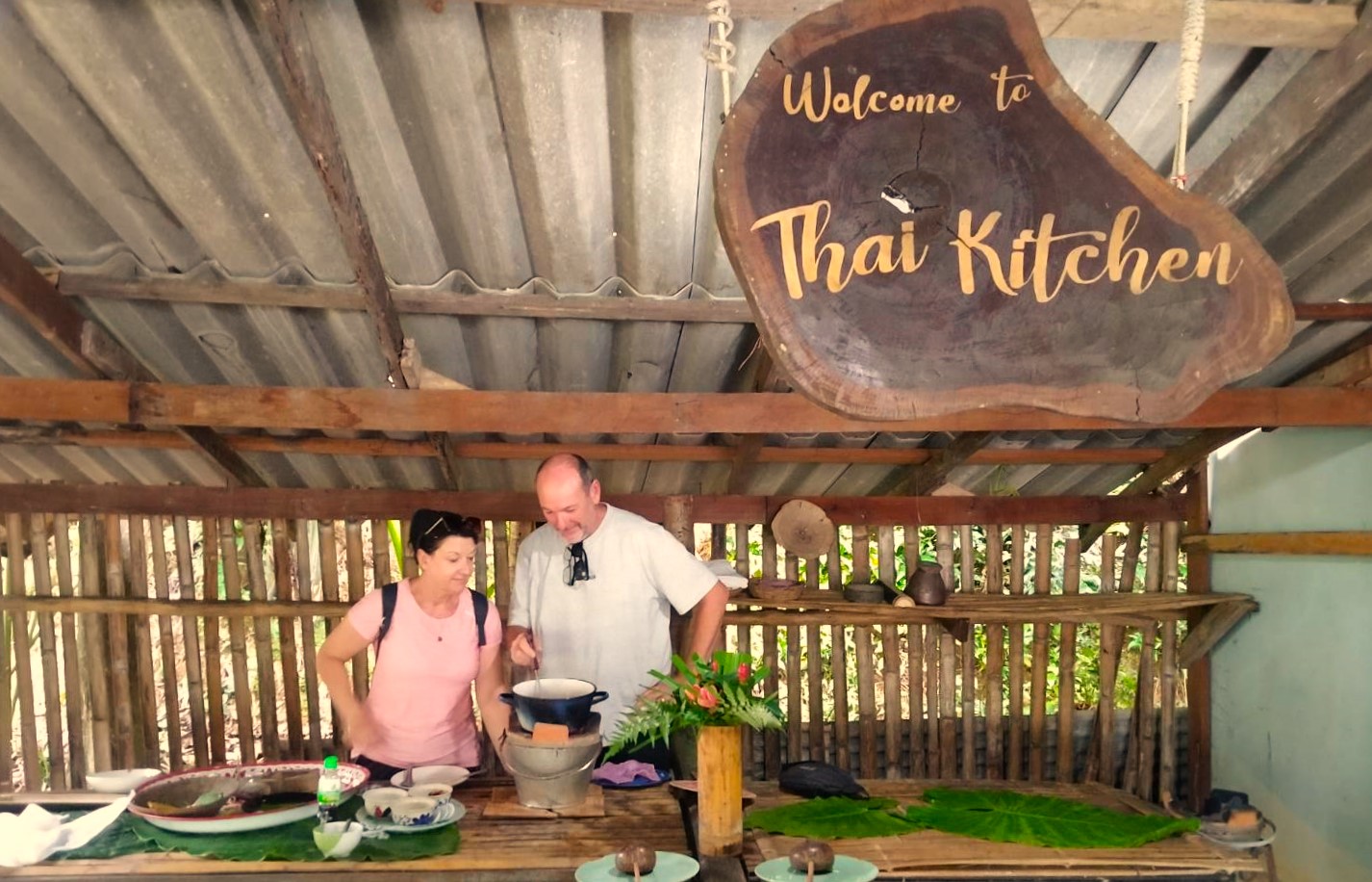 考索大象救援中心（Khao Sok Elephant Rescue Center）一日遊（含漂流 & 烹飪體驗 & 午餐）