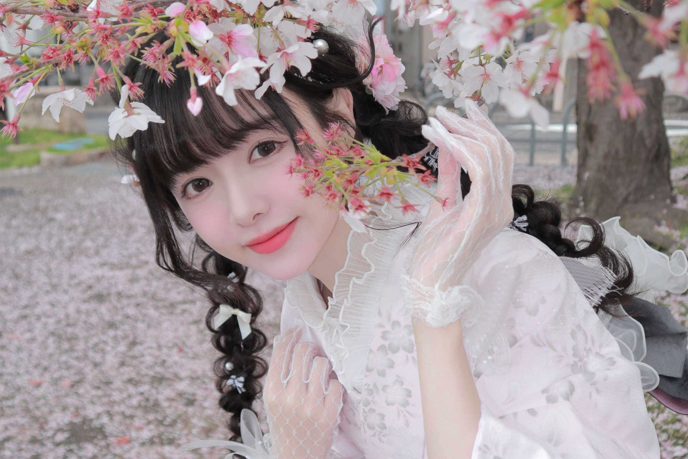 Tokyo Kimono, Furisode, and Yukata Rental Experience｜Exquisite Hair & Japanese Makeup & Photoshoot (Ookini Asakusa Kaminarimon)