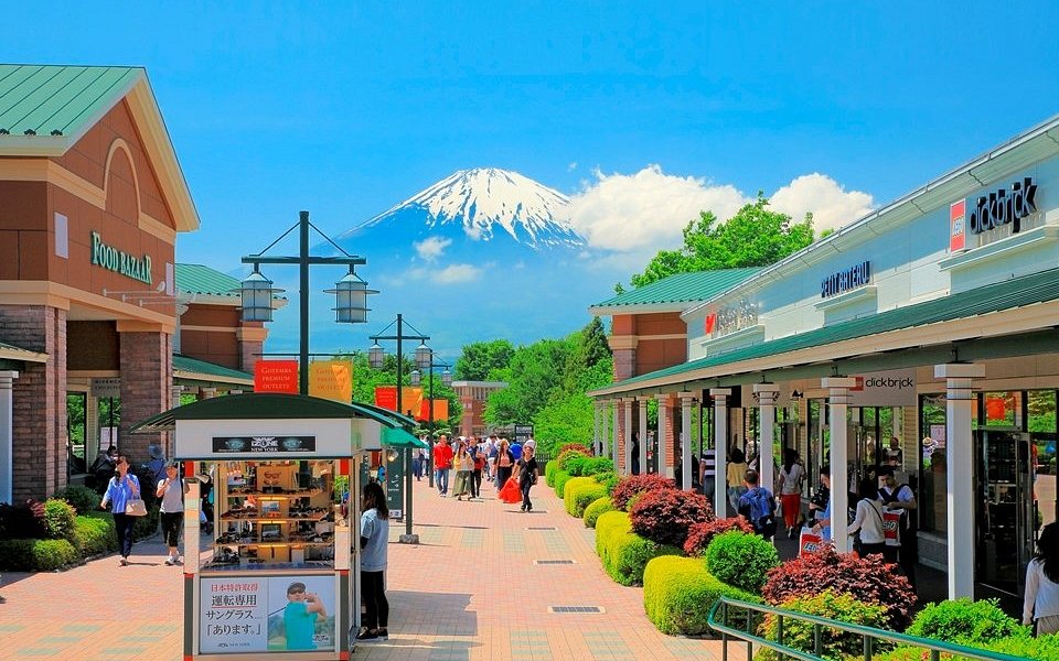 富士山，新倉山，大石公園，御殿場奧特萊斯一日遊（中文／英語導遊，東京新宿出發)