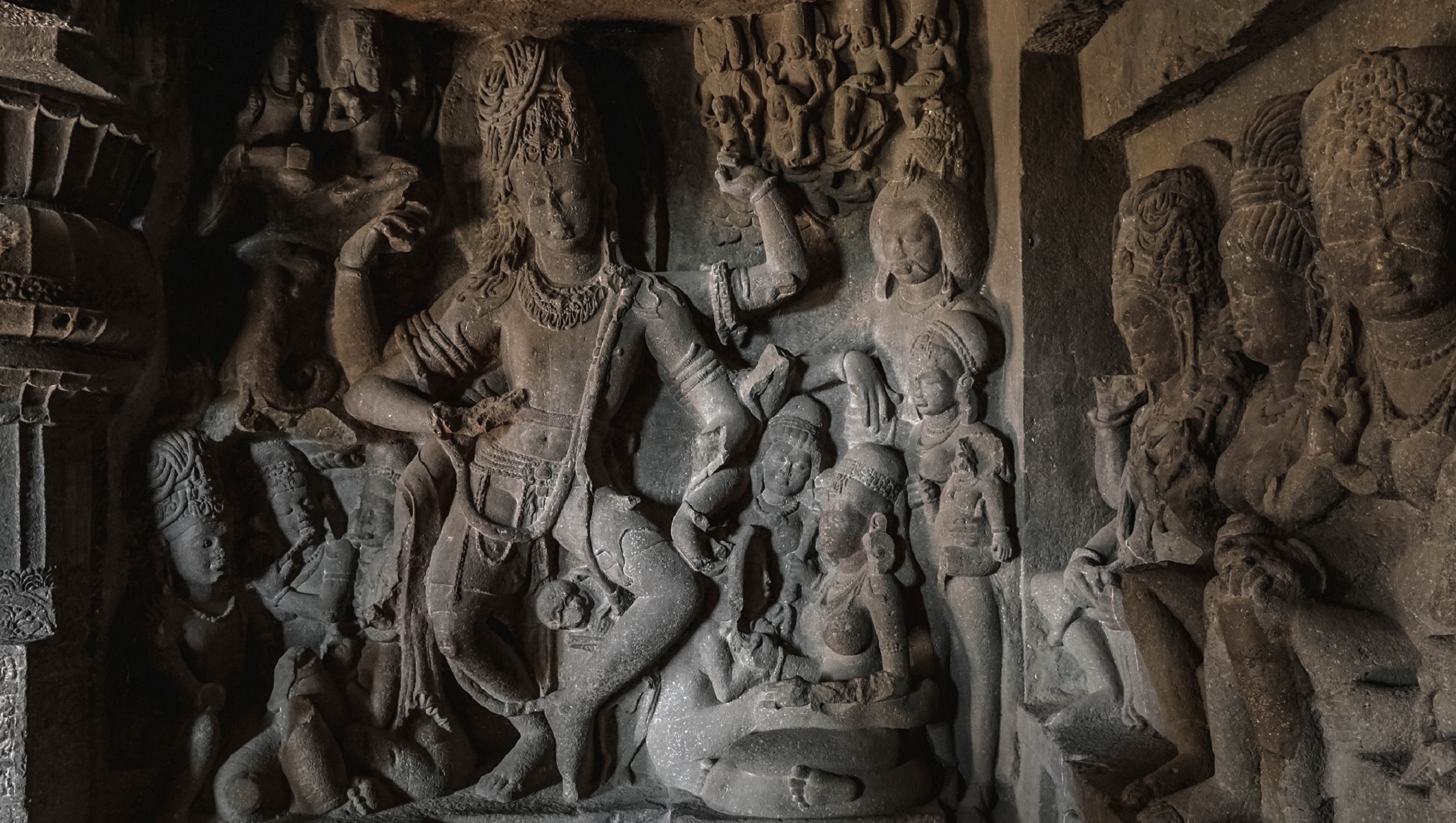 The hallmark of India is stunning sculptures, temples, A mysterious atmosphere that permeates all of this slightly gloomy and even frightening place of Ellora_s cave