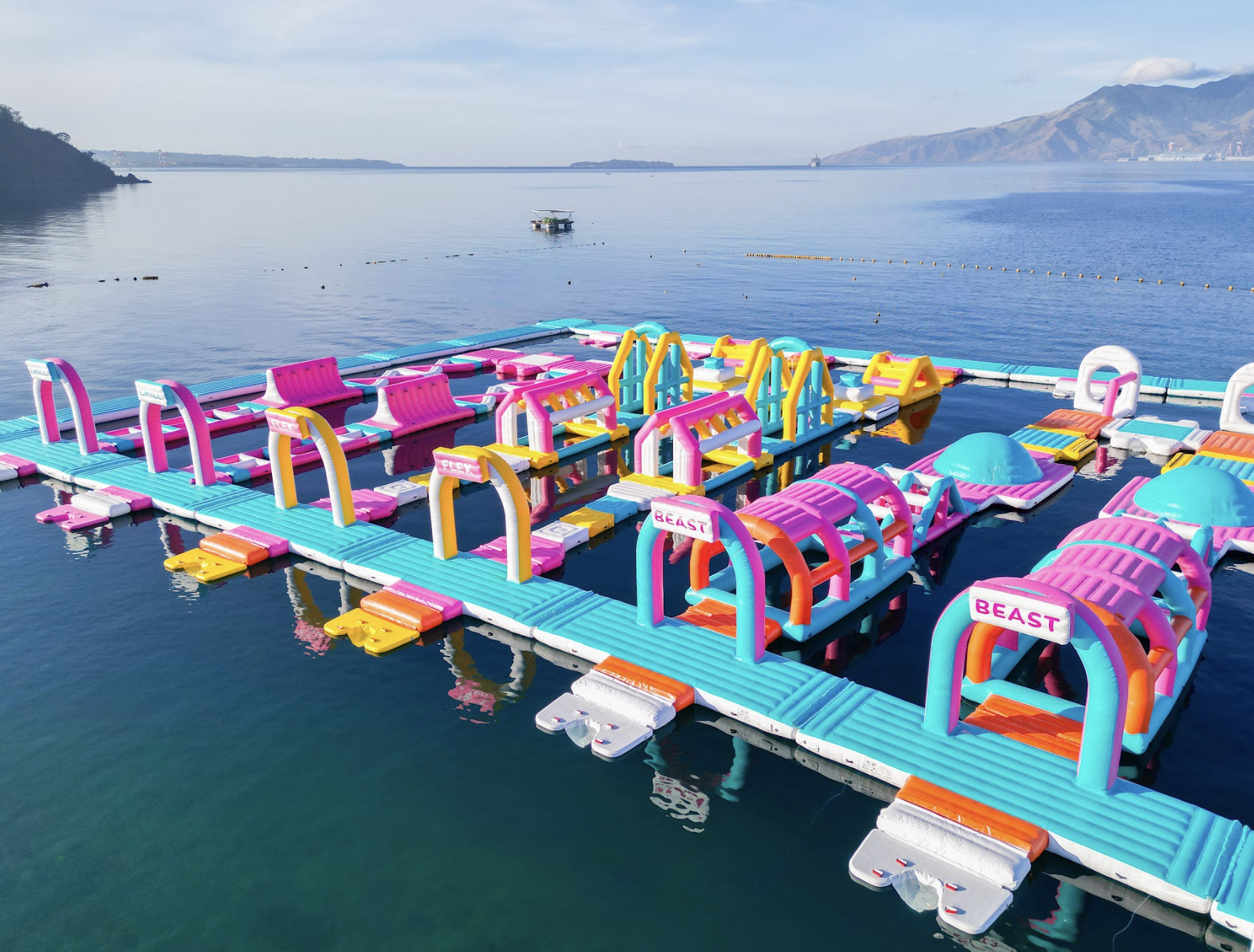 蘇比克 Inflatable Island 充氣水上樂園門票