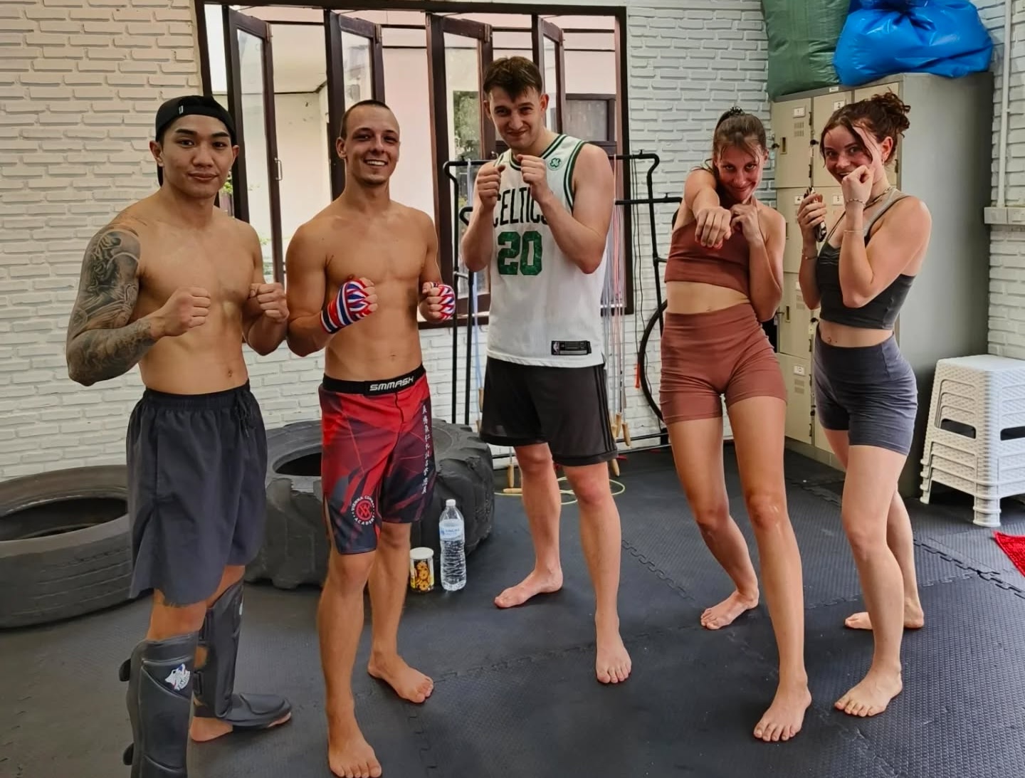 在泰拳課程中盡情揮灑汗水,即使是初學者也不用擔心! 在泰拳課程中盡情揮灑汗水,即使是初學者也不用擔心!