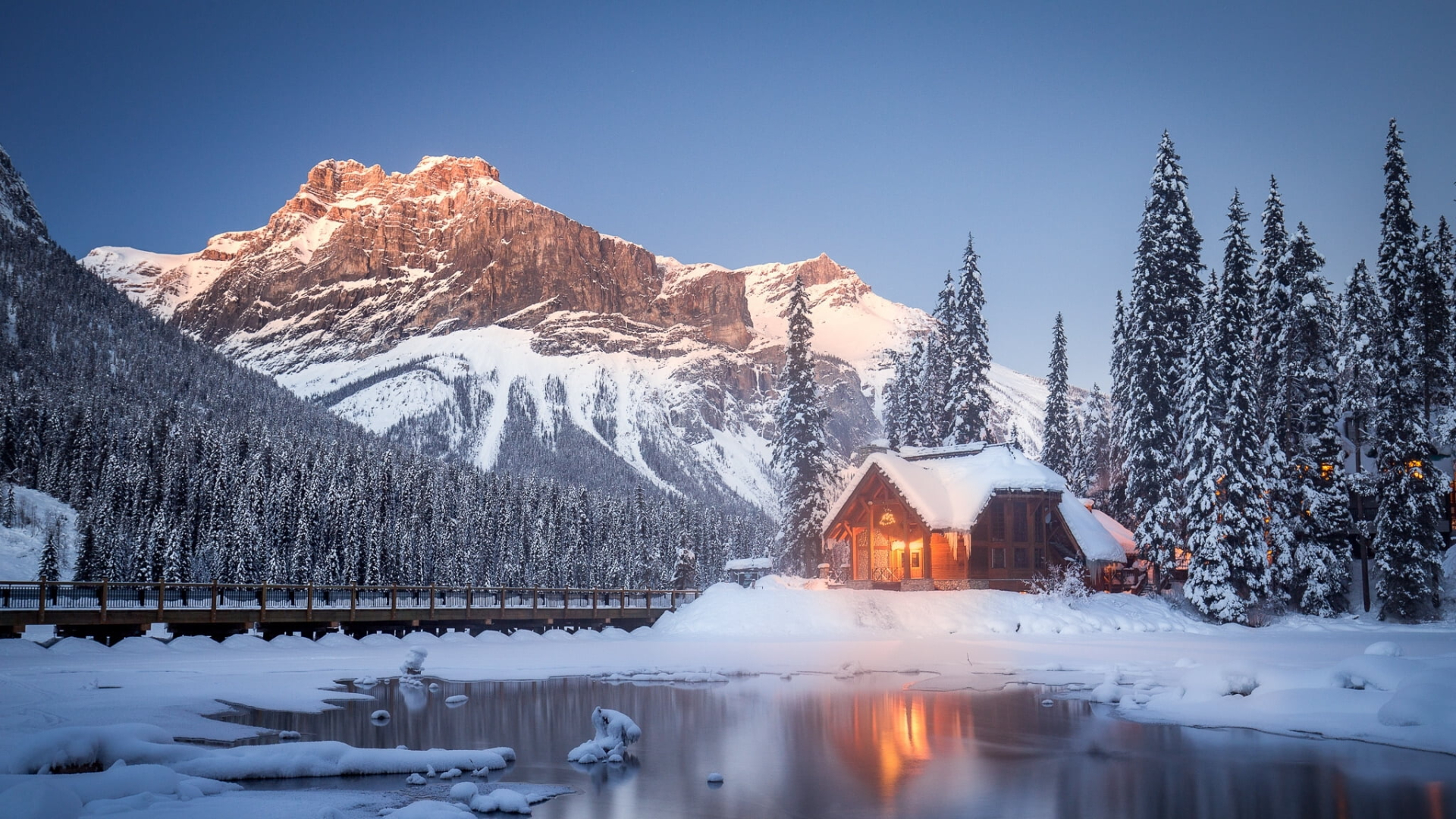 路易斯湖 (Lake Louise)，翡翠湖 (Emerald Lake)，佩託湖 (Peyto Lake) 加拿大 (Canada) 三湖一日遊