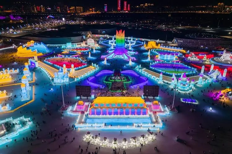 東北哈爾濱私人小團半日夜遊（哈爾濱冰雪大世界+冰雪節+專車接送）