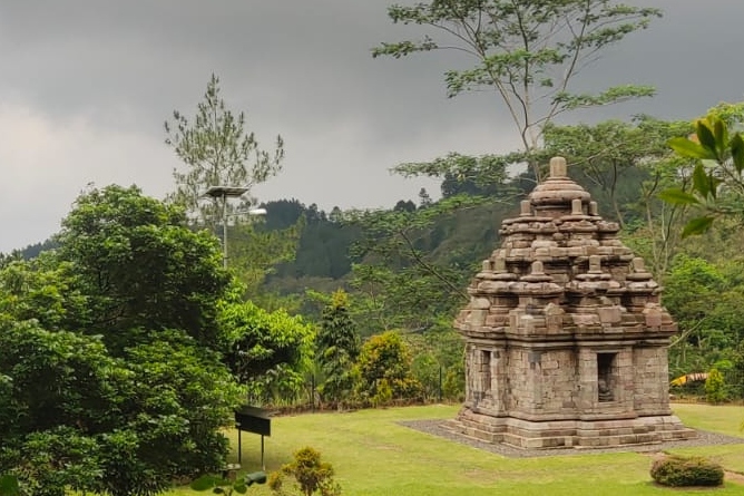 Selogriyo Temple & Kedung Kayang Waterfall in Yogyakarta