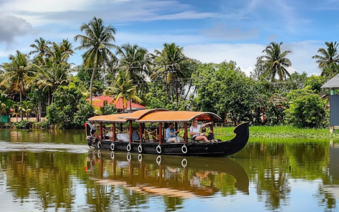 From Kochi: Day Trip To Kumarakom in AC Car With Shikara Boat Ride