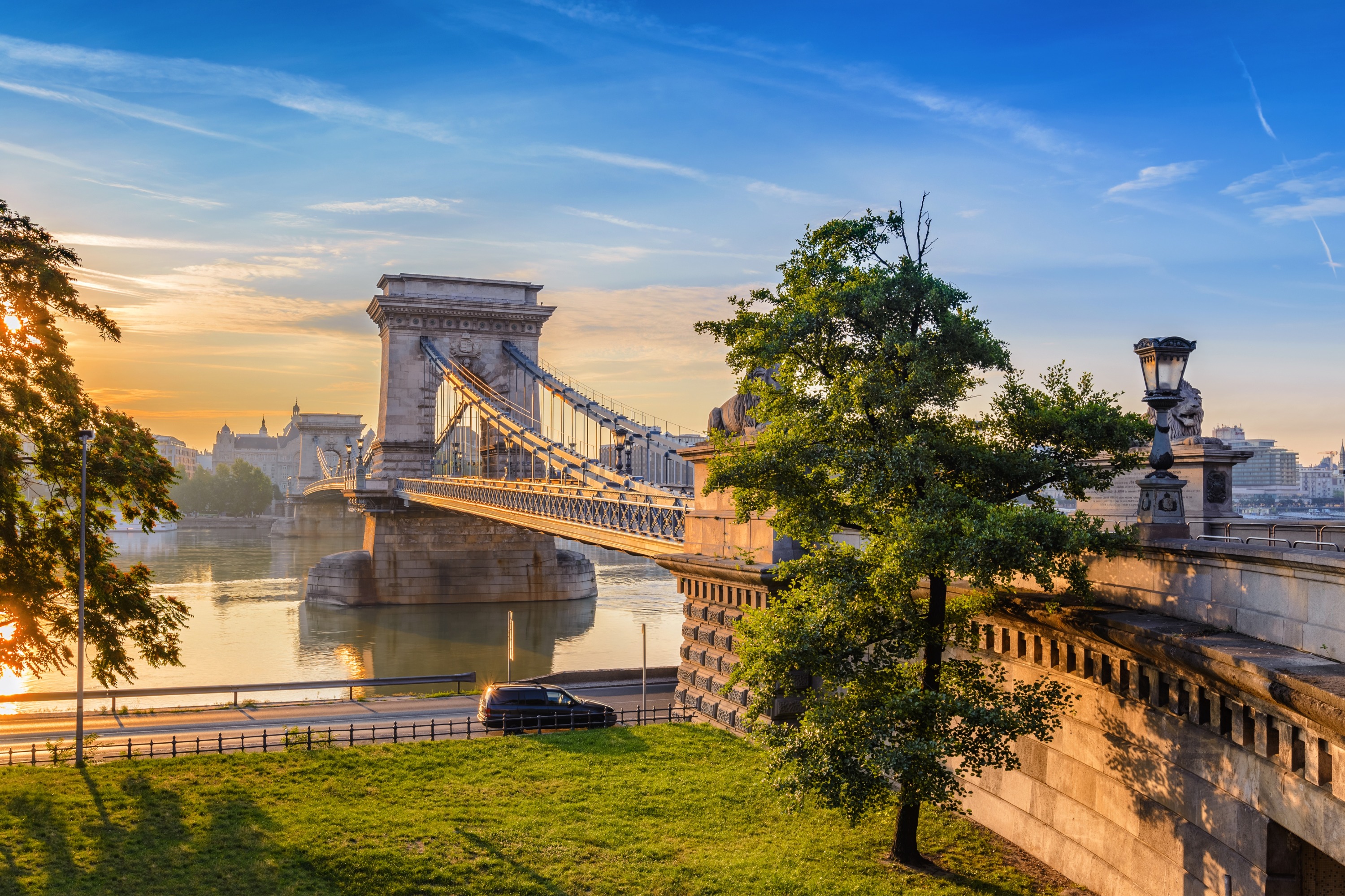 Budapest Grand City Half-Day Tour with a Parliament Visit