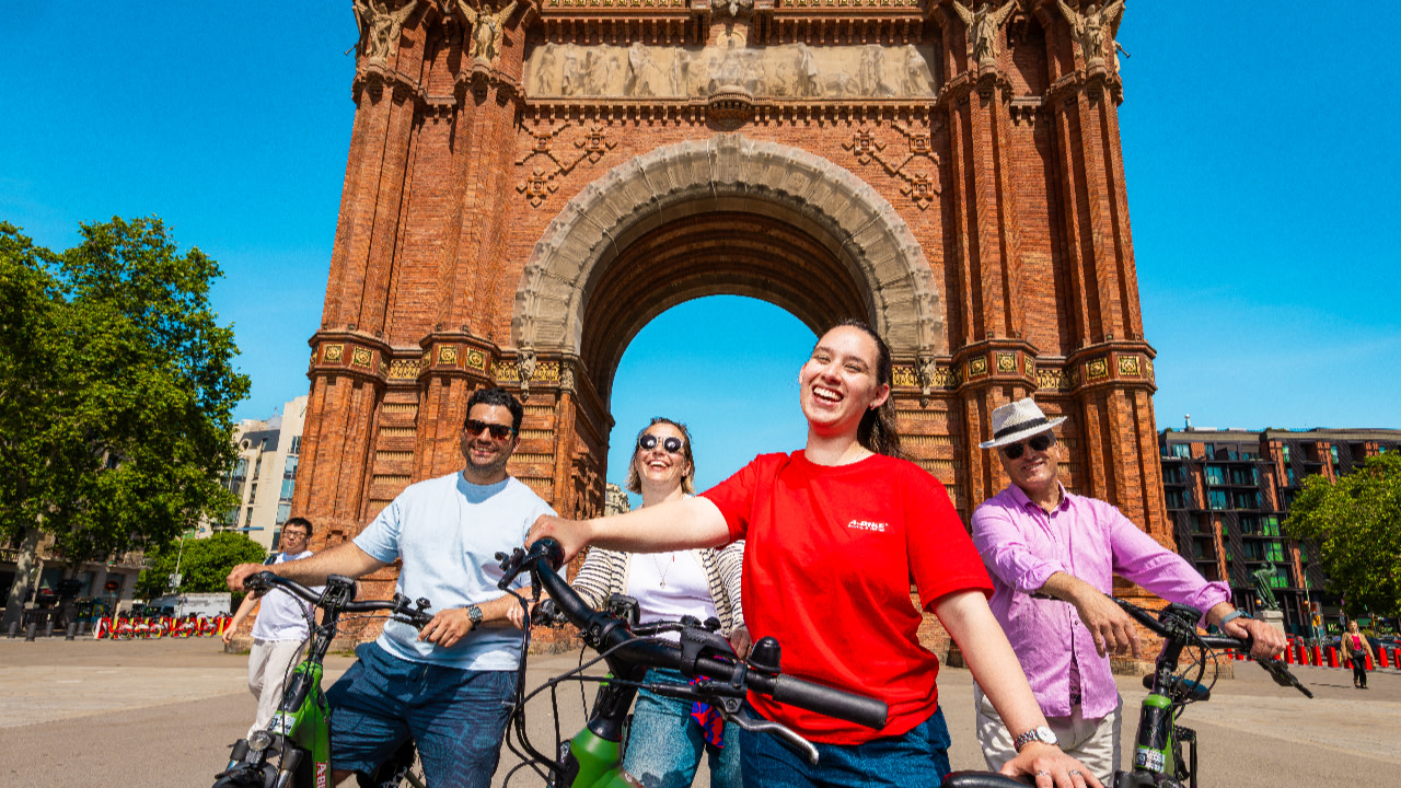 與一群超棒的朋友一同探索巴塞隆納最美麗、最具代表性的景點