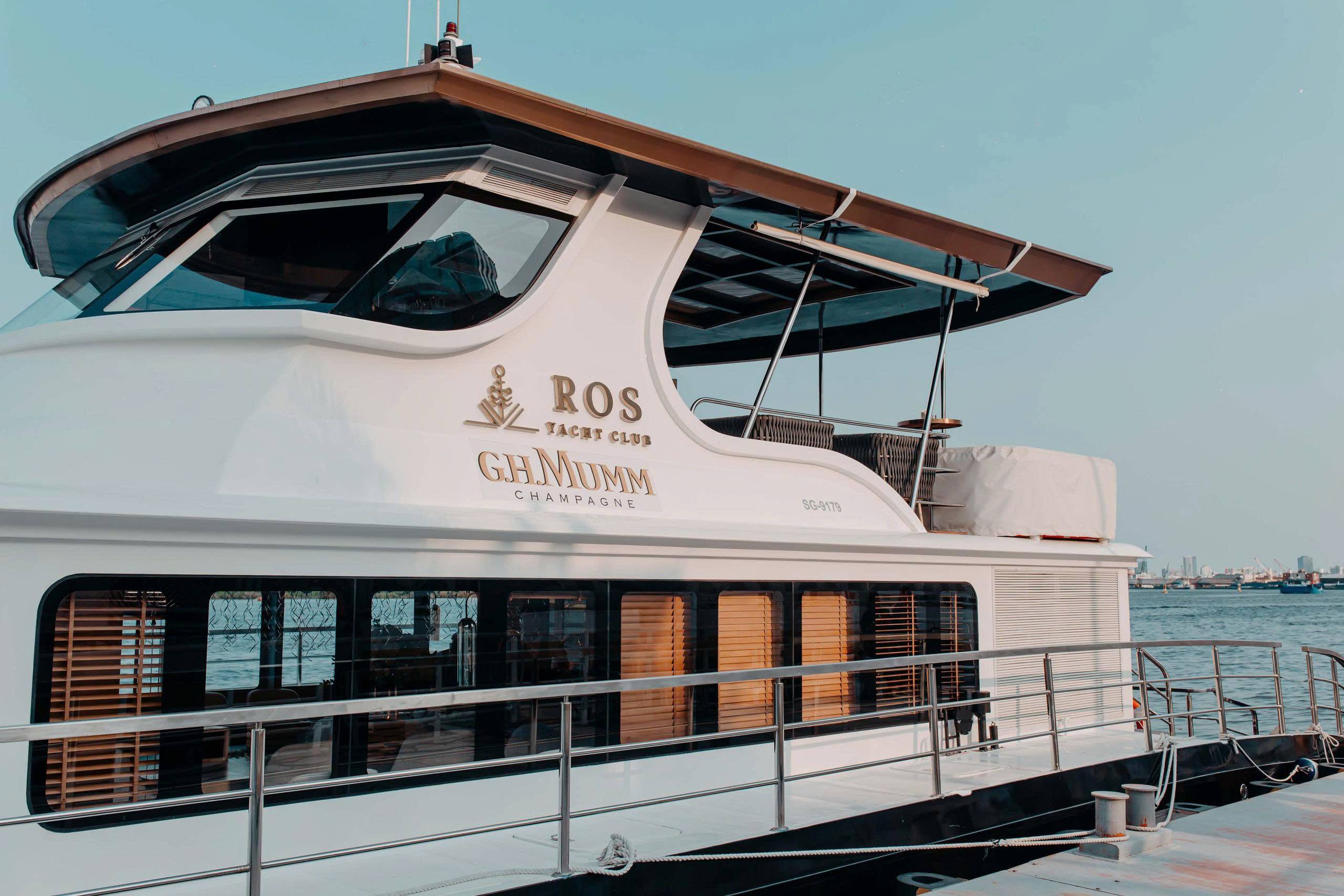 ROS Luxury Yacht Dinner & Sightseeing on Saigon River