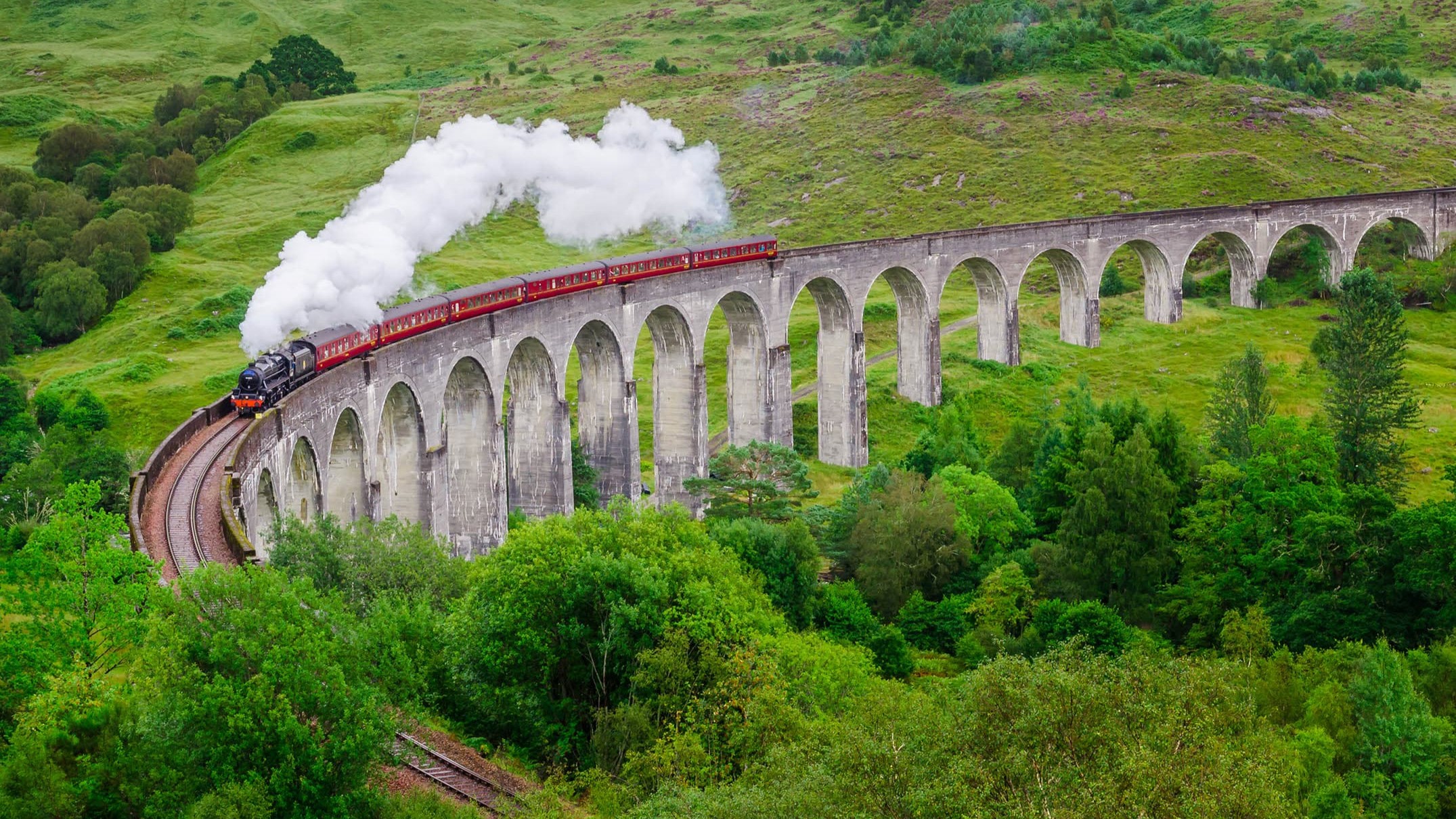 Edinburgh Eilean Donan Castle & Glenfinnan Viaduct 2-Day Tour