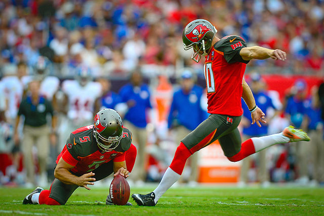 坦帕灣海盜隊（Tampa Bay Buccaneers）在雷蒙德·詹姆斯體育場（Raymond James Stadium）的橄欖球比賽