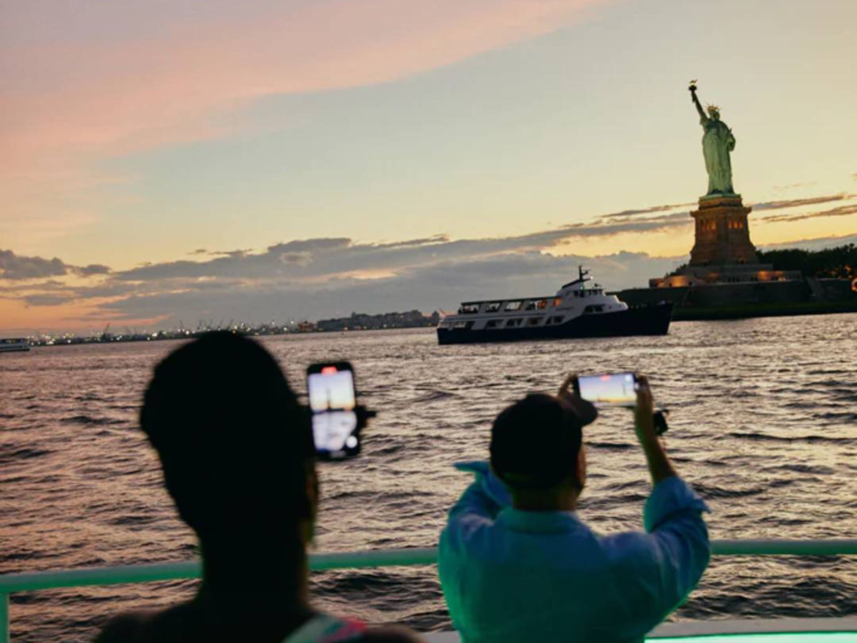 Sunset Music Cruise Experience on Grande Mariner in New York