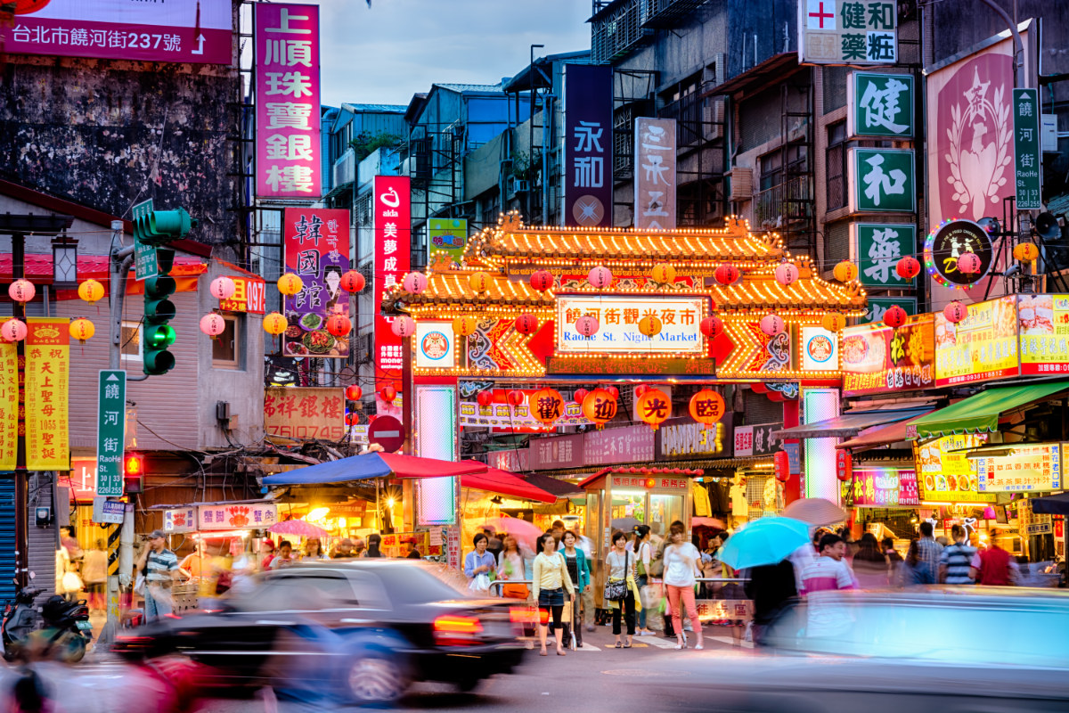 Taipei Raohe Night Market Food Walking Tour