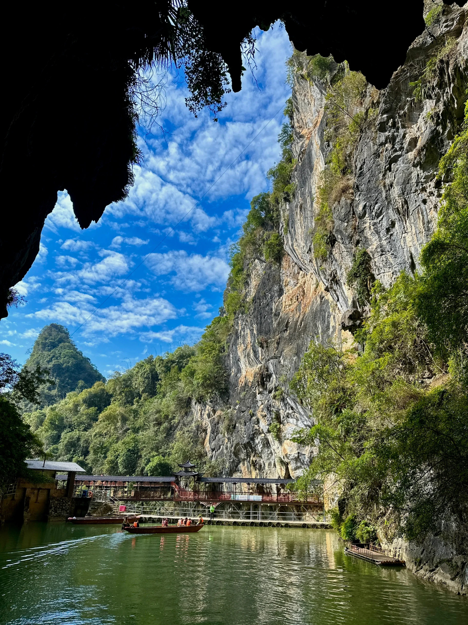 Guangzhou Private Day Tour to Gulong Canyon and Cave Fairland 