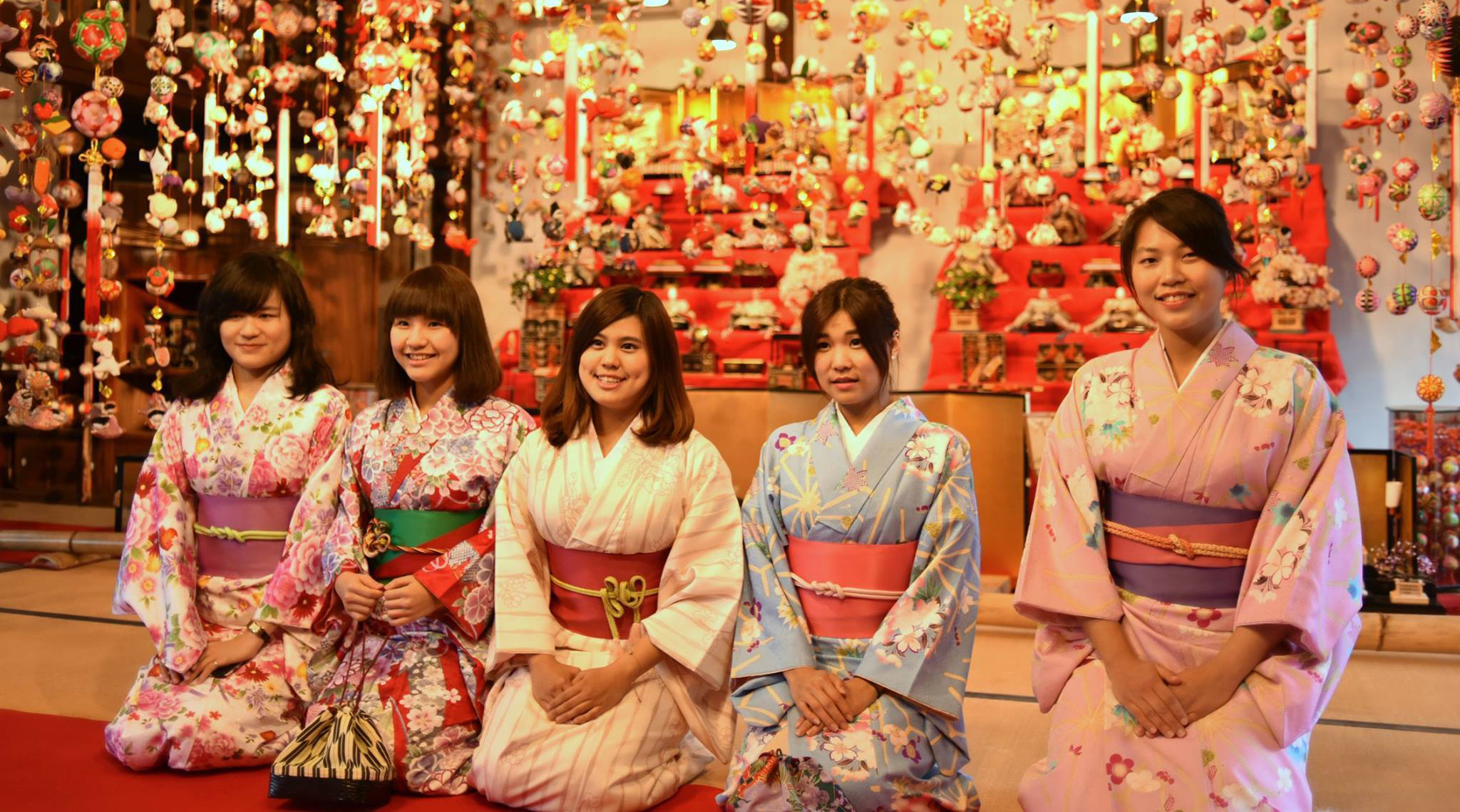 穿著五顏六色的和服讓自己回到日本的舊時光