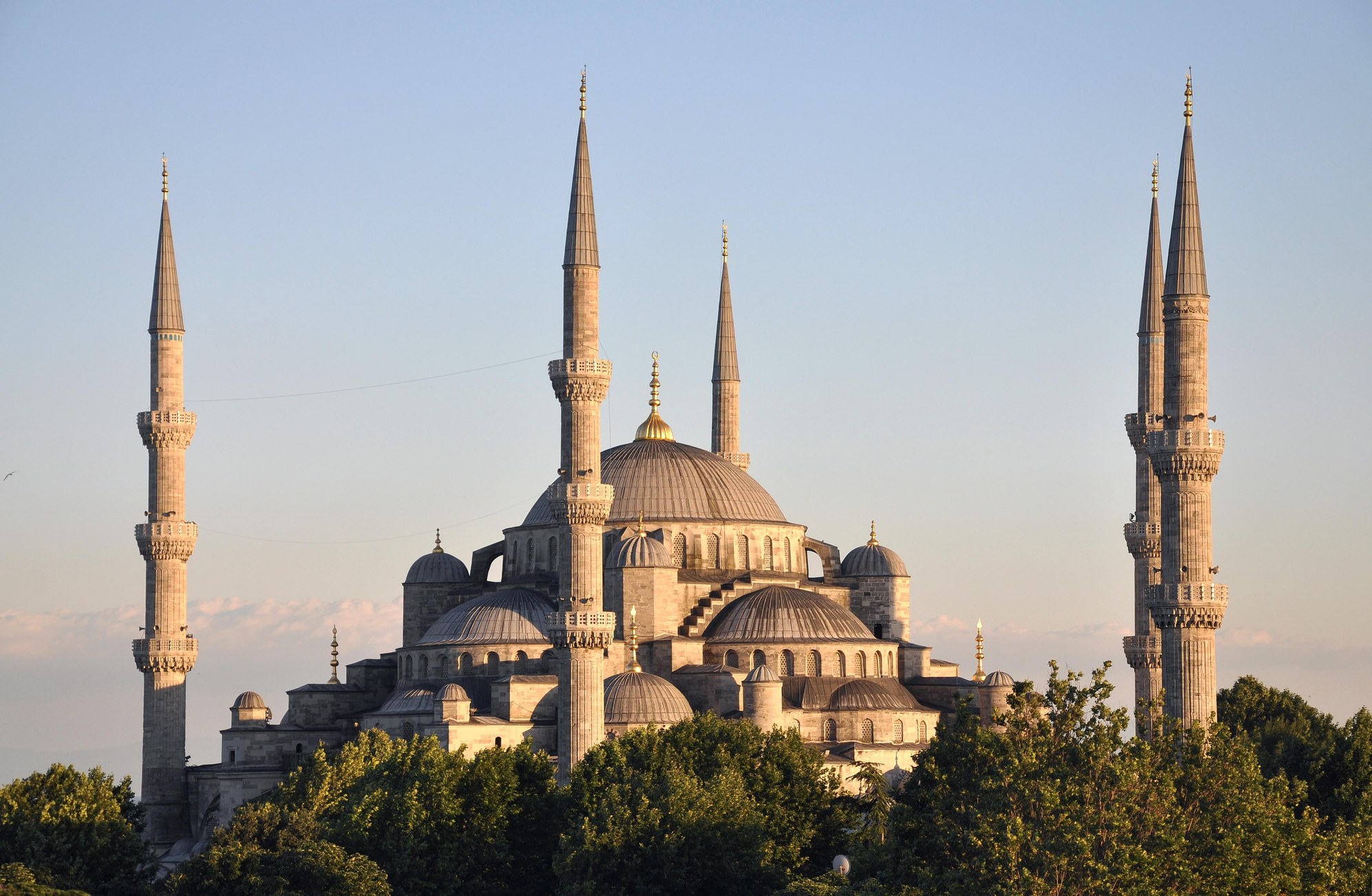 Istanbul Guided Tour: Balat, Blue Mosque, and Hagia Sophia