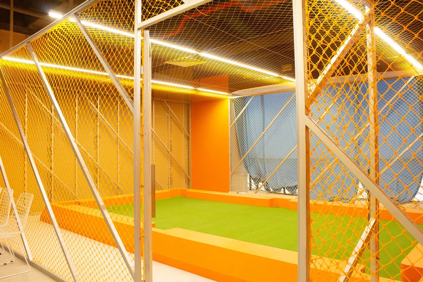 專為輕型運動及團體娛樂設計的小型多功能球場 專為輕型運動及團體娛樂設計的小型多功能球場