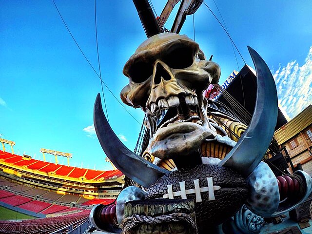 坦帕灣海盜隊（Tampa Bay Buccaneers）在雷蒙德·詹姆斯體育場（Raymond James Stadium）的橄欖球比賽