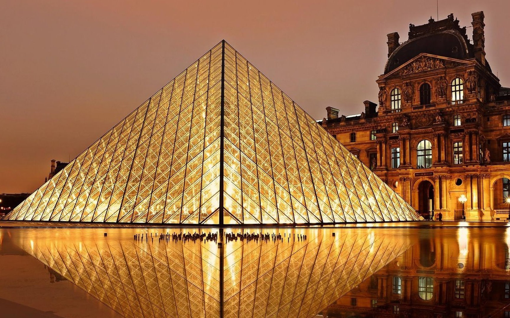 French Louvre guided tour by expert (Chinese/senior lecturer)