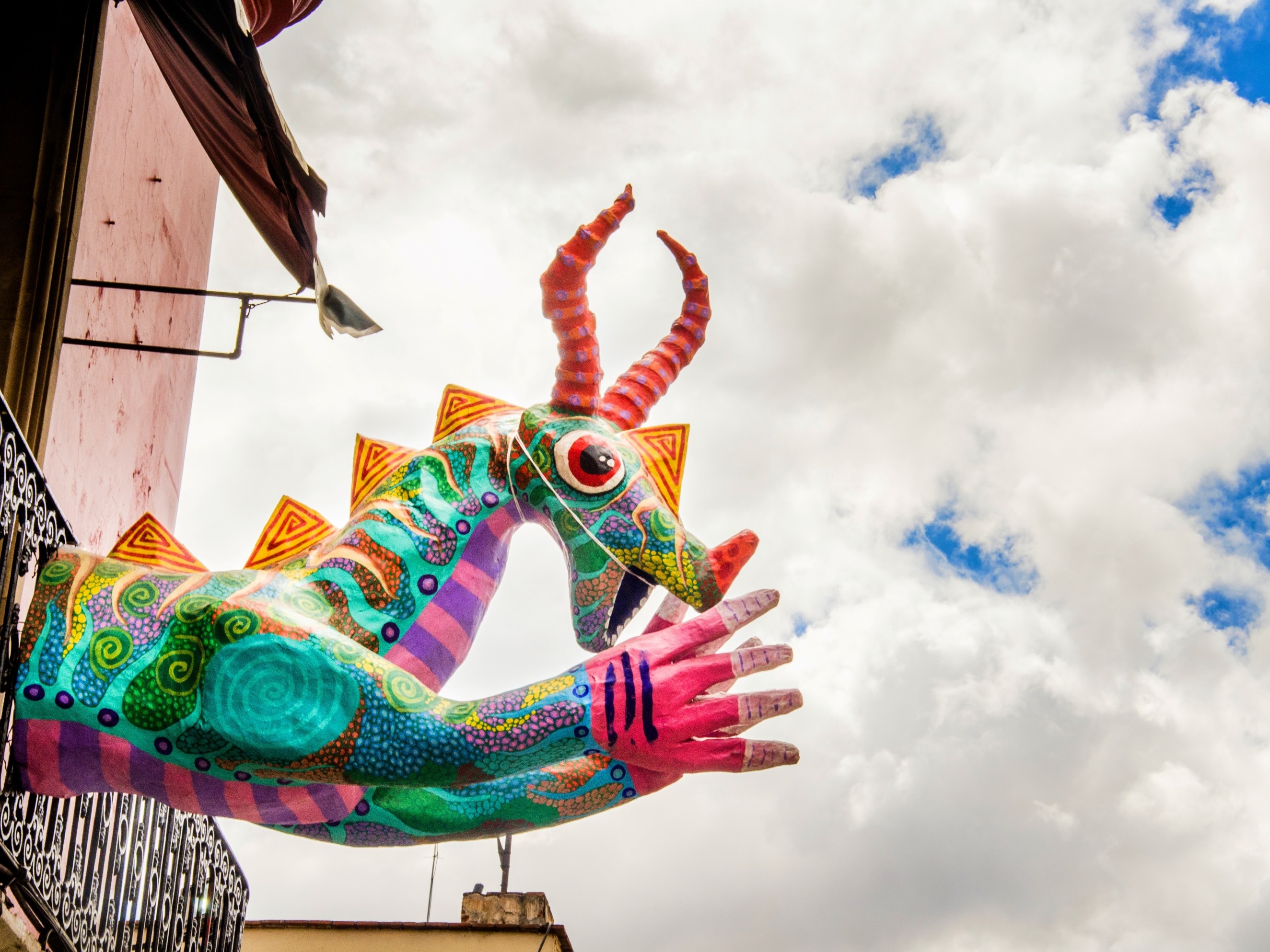 Savor every moment while experiencing authentic flavors in Oaxaca’s colorful markets