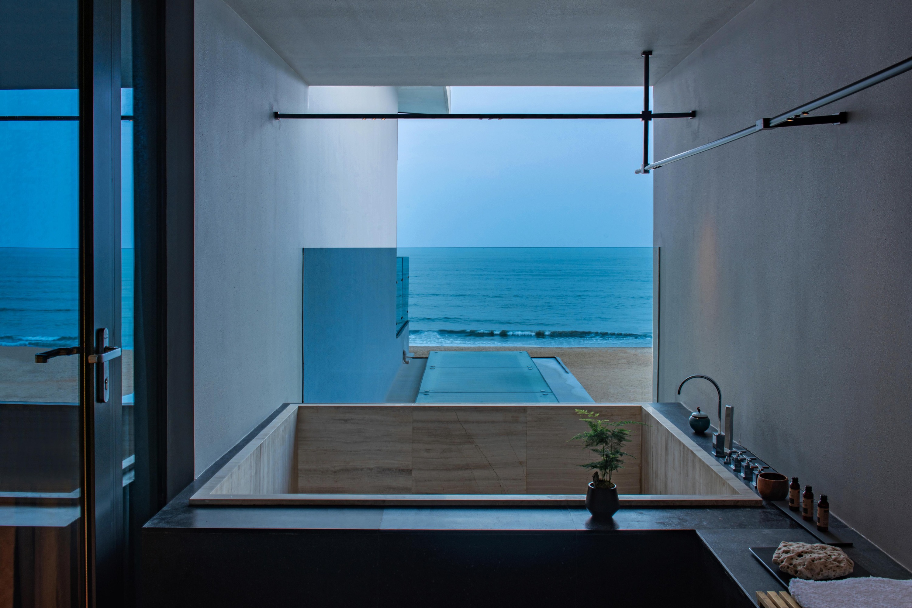 TANHOUSE