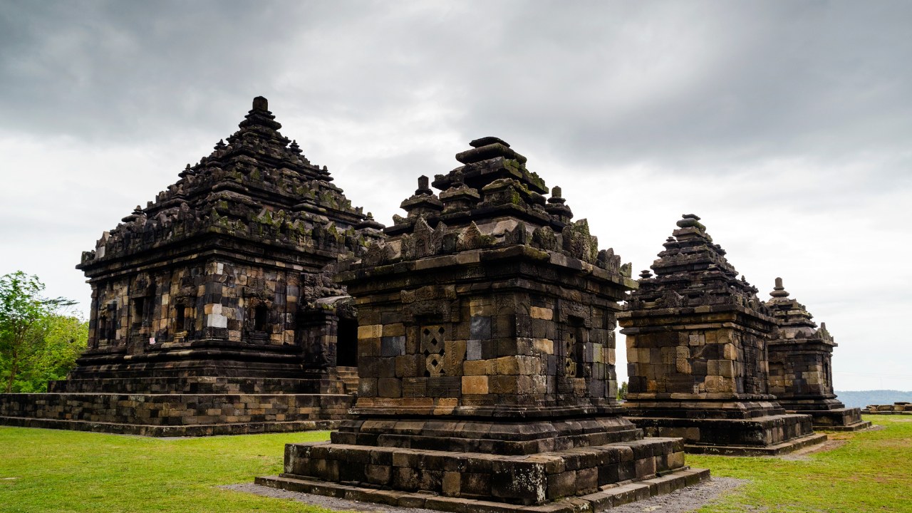 Yogyakarta Hidden Temples Tour with Multilingual Guide