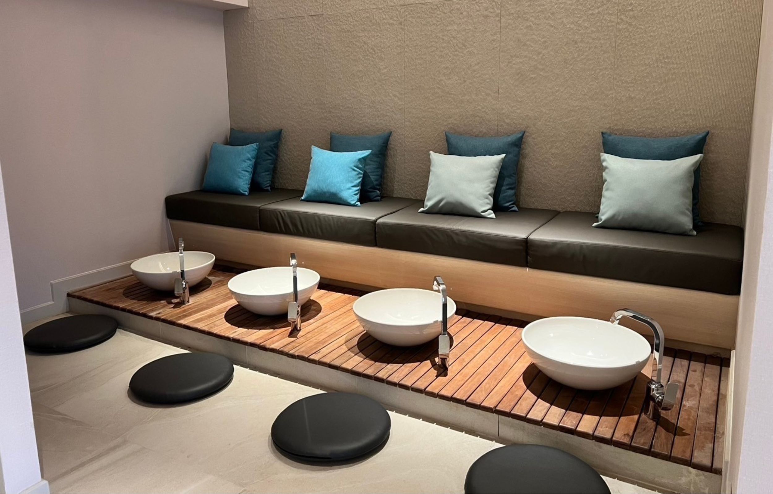 曼谷アイコンシーロムLet's Relax水療中心體驗 (Let's Relax Spa Treatment at Icon Charoennakorn in Bangkok)