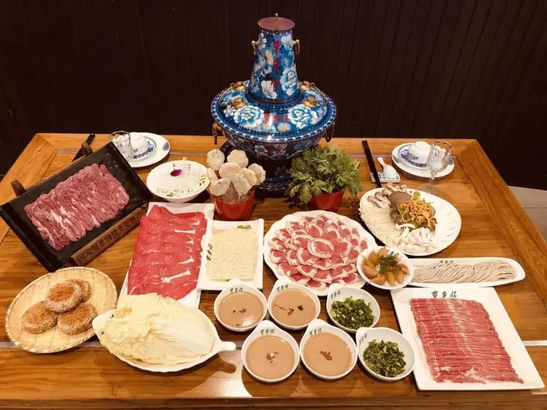 3 小時開啟京城美食奇遇！(全程中英文雙語導遊: 穿梭於衚衕之間+邂逅皮脆肉嫩的烤鴨+鮮香的涮羊肉+特色雲南米線+隱匿街角的地道街邊美味