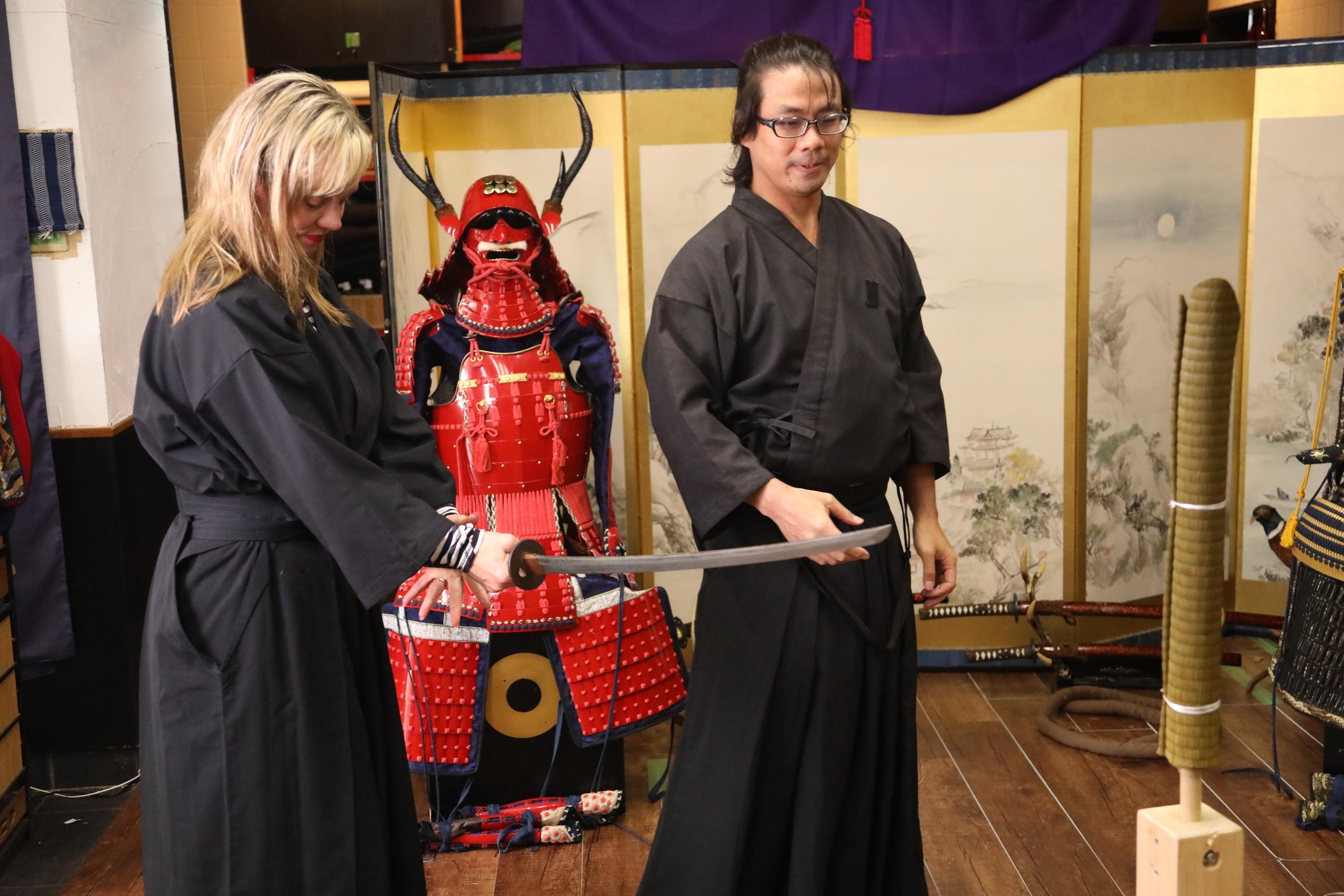 大阪城附近武士道盔甲射擊和武士刀體驗