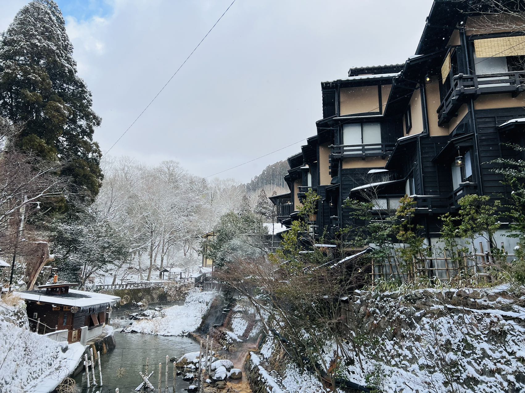 黑川溫泉是一個開放式溫泉村,遊客可自由進入、散步、拍照、逛商店或餐廳,無需門票。 黑川溫泉是一個開放式溫泉村,遊客可自由進入、散步、拍照、逛商店或餐廳,無需門票。