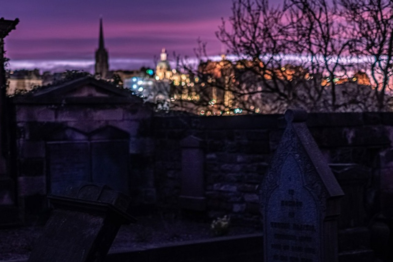 Edinburgh Dark Secrets of the Old Town Ghost Walking Tour