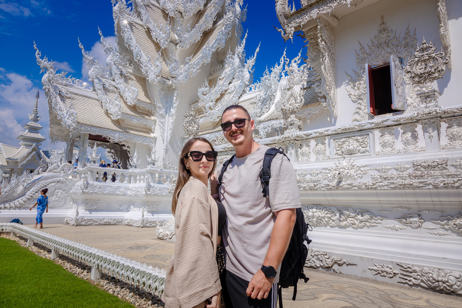 Discover White Temple, Black House & Blue Temple from Chiang Mai