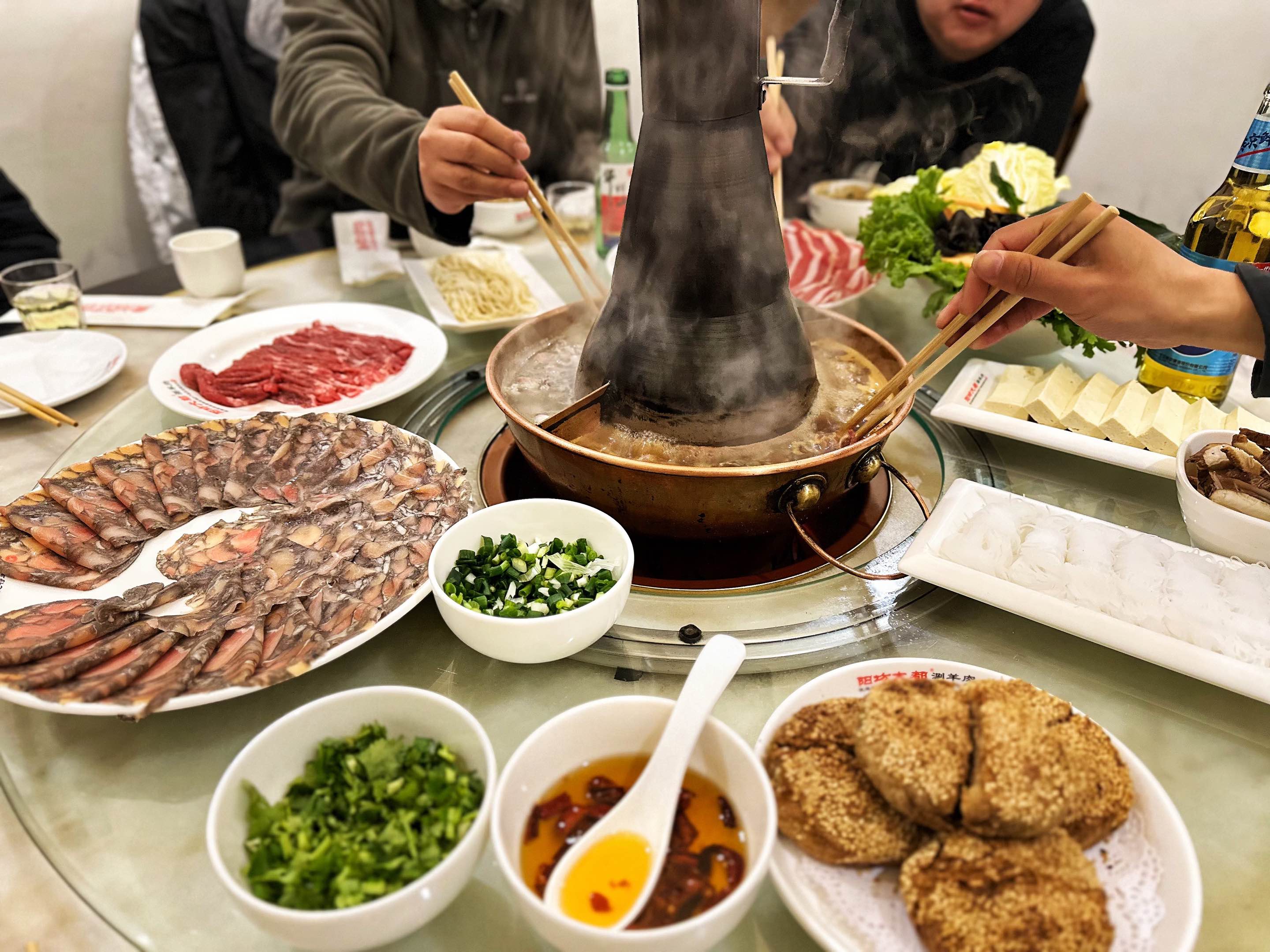 3 小時開啟京城美食奇遇！(全程中英文雙語導遊: 穿梭於衚衕之間+邂逅皮脆肉嫩的烤鴨+鮮香的涮羊肉+特色雲南米線+隱匿街角的地道街邊美味