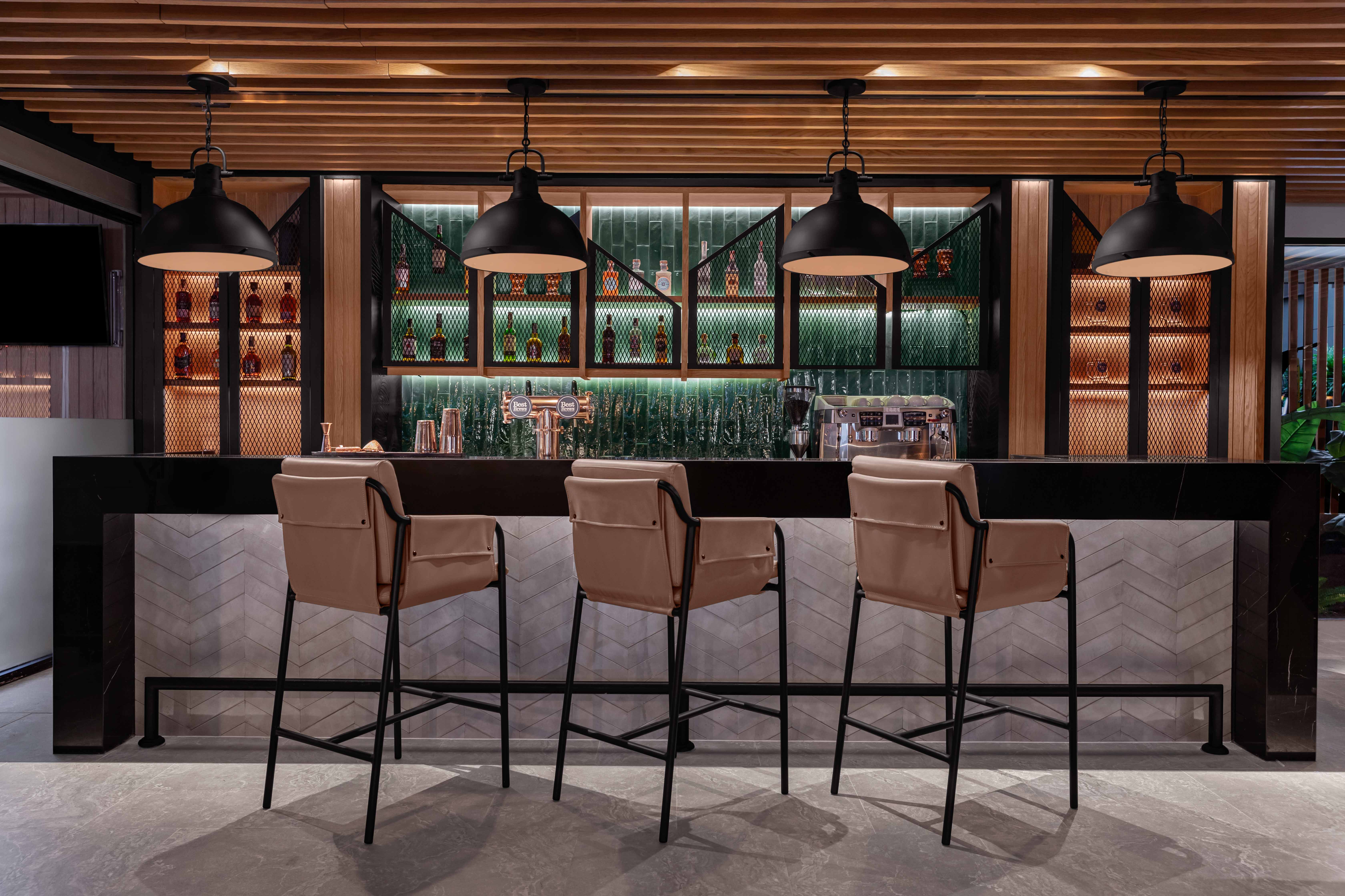 Sears & Co Bar and Grill at Four Points by Sheraton Phuket Patong Beach Resort（普吉島芭東海灘福朋喜來登度假酒店）