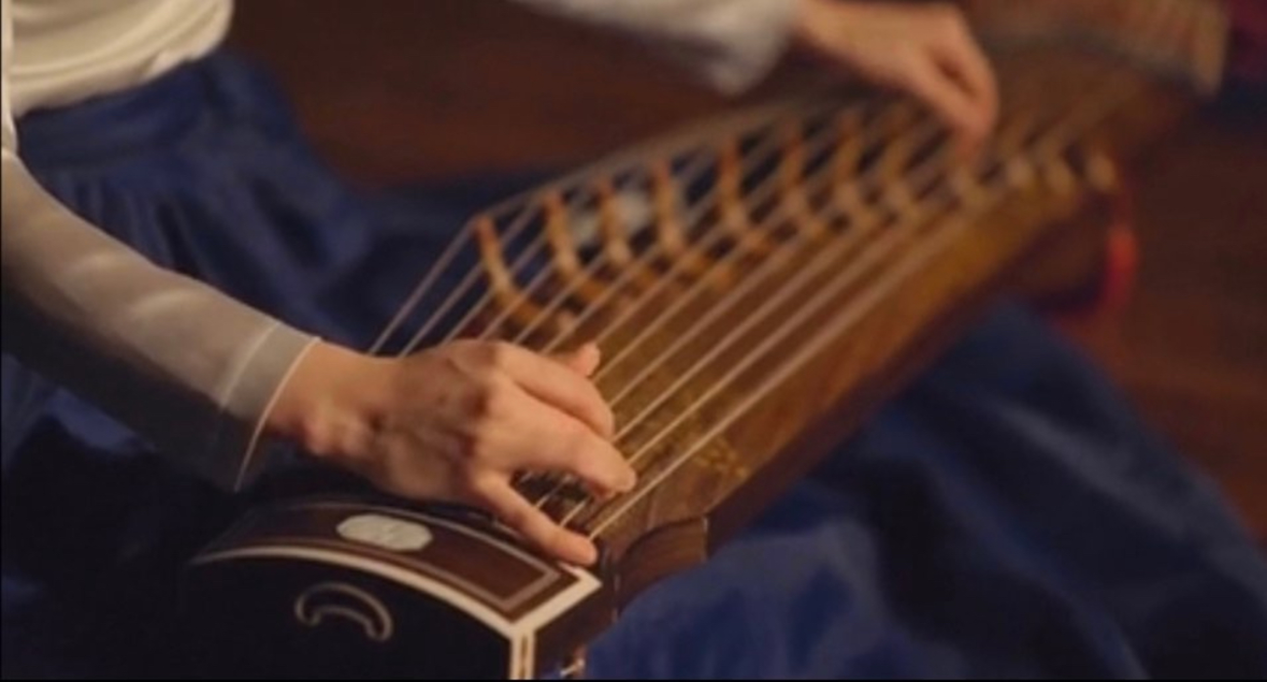 韓國樂器伽倻琴 (gayageum) 韓國樂器伽倻琴 (gayageum)