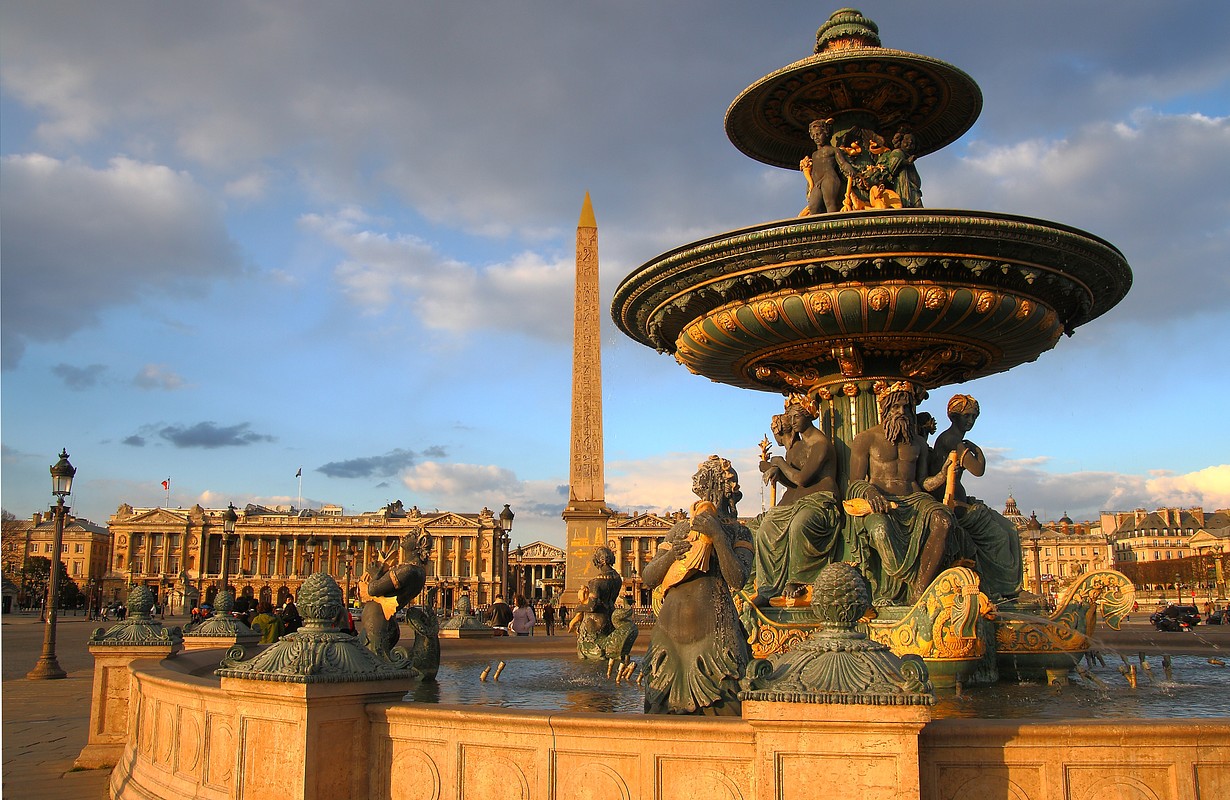 Full-day tour of Paris, France, Europe - free Seine River boat ticket (charter carpooling)