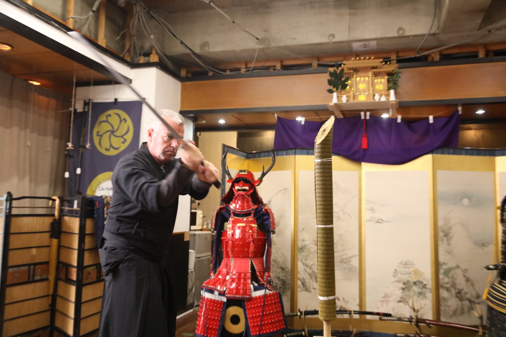 大阪城附近武士道盔甲射擊和武士刀體驗