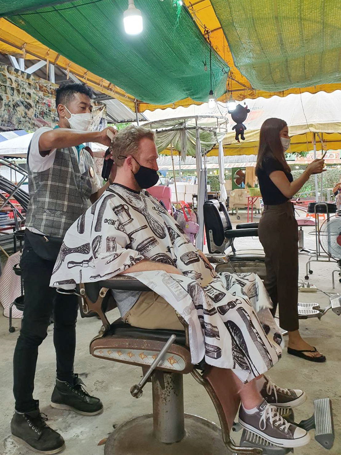 barbershop neighborhood vibes