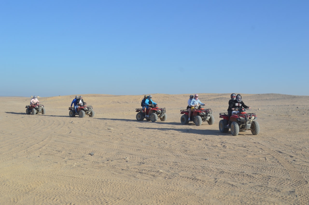 馬卡迪灣全地形車 & 貝都因村落日之旅 馬卡迪灣全地形車 & 貝都因村落日之旅
