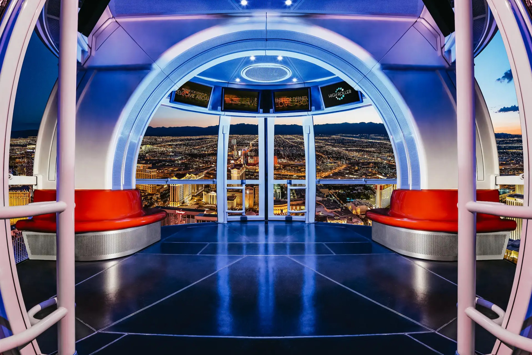 欣賞在夜空璀璨燈光下閃耀的豪客摩天輪,感受其迷人魅力。 欣賞在夜空璀璨燈光下閃耀的豪客摩天輪,感受其迷人魅力。