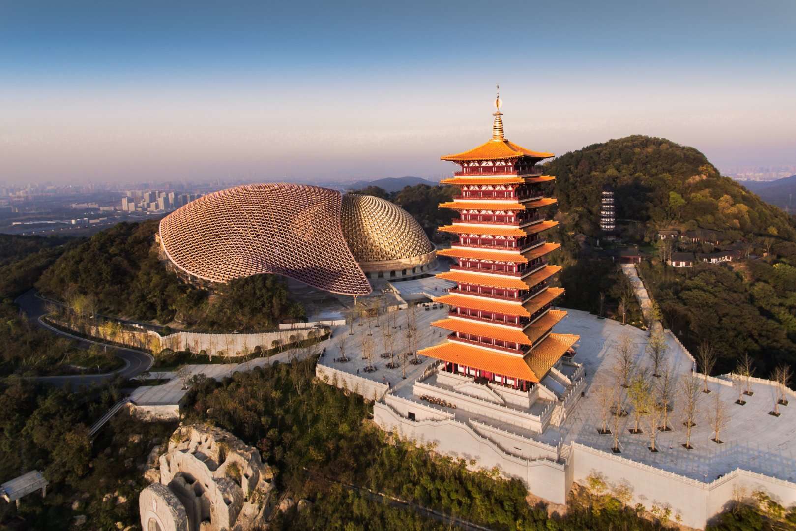 Nanjing 3-Day 2-Night Guided Tour (Niushoushan + Fuzimiao + Presidential Palace + Grand Bao'en Temple + Qinhuai River)