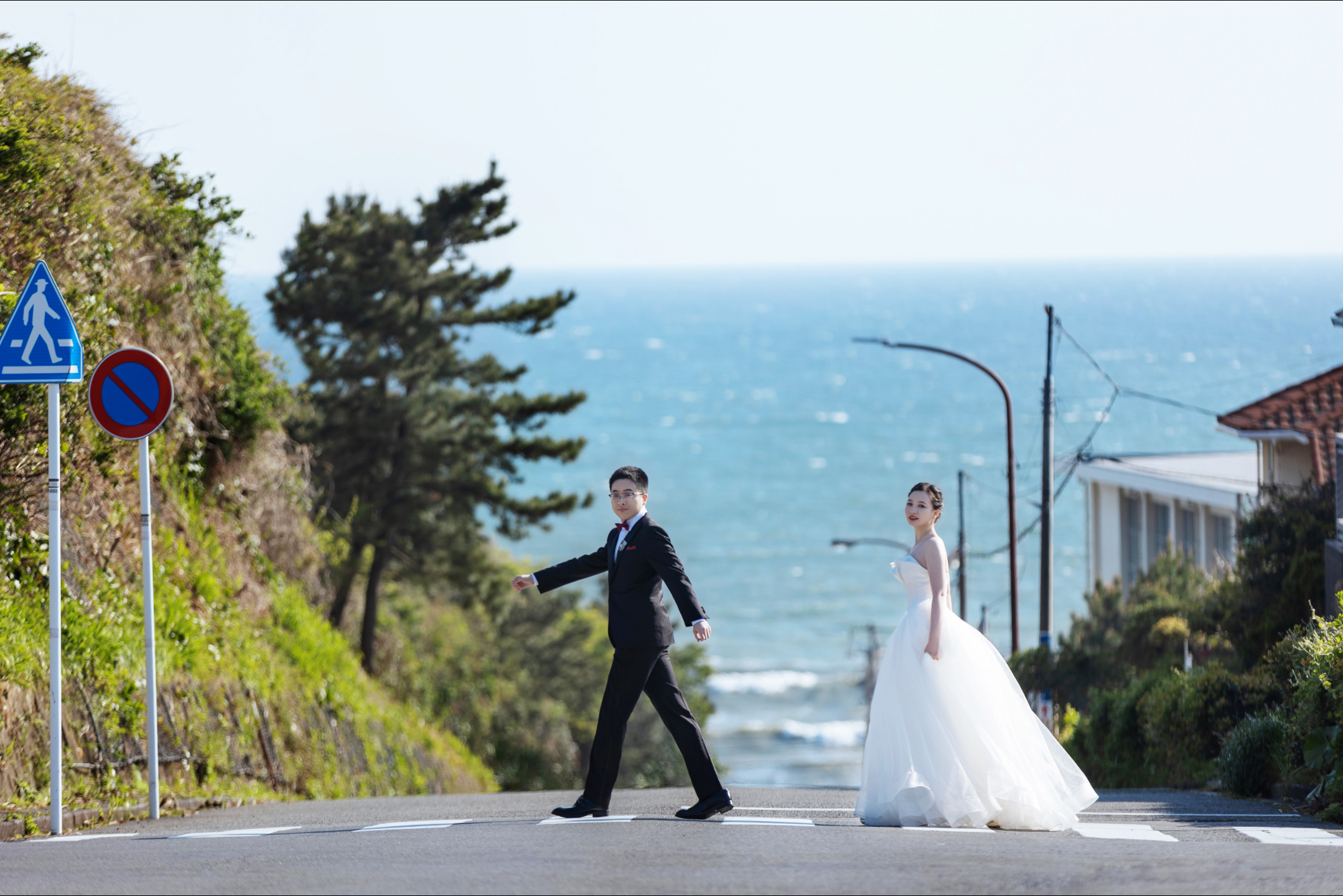 七里濱平交道——標誌性的江之電鐵路線，晴朗天氣時可欣賞富士山美景，浪漫而富有電影感