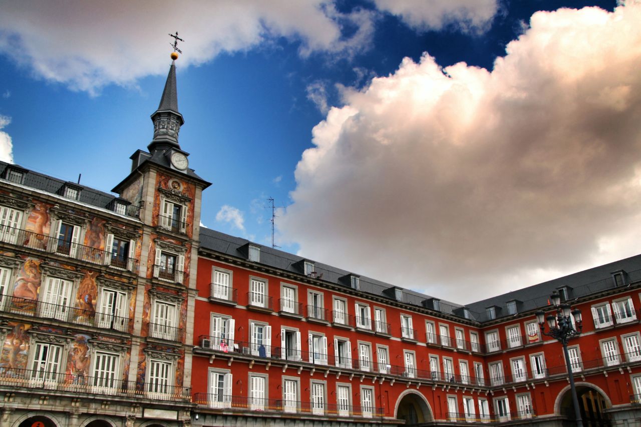 Madrid: Afernoon Royal Palace, walking tour and Flamenco show