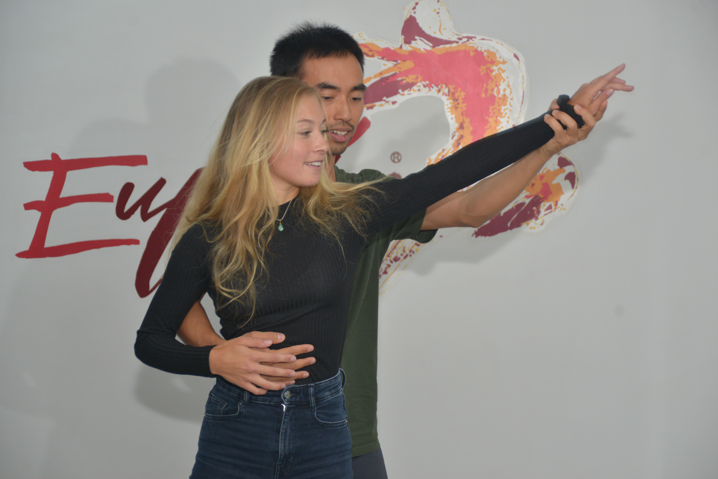 Medellín: Private Latin Dance Class for Beginners