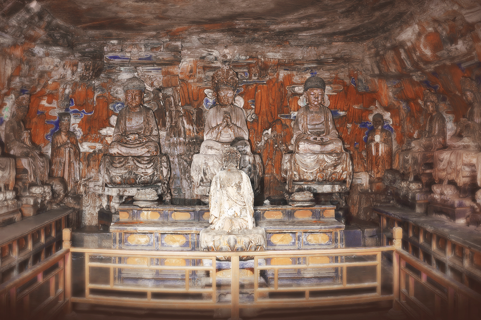 寶頂山摩崖造像規模宏大,雕刻精美,堪稱石刻中的精品。除了佛教和道教造像外,這裡還有儒、佛、道三教合一的造像,但佛教造像的數量最多。 寶頂山摩崖造像規模宏大,雕刻精美,堪稱石刻中的精品。除了佛教和道教造像外,這裡還有儒、佛、道三教合一的造像,但佛教造像的數量最多。